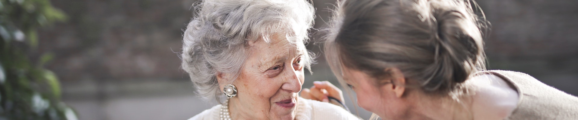 two adult women beside each other 3768114